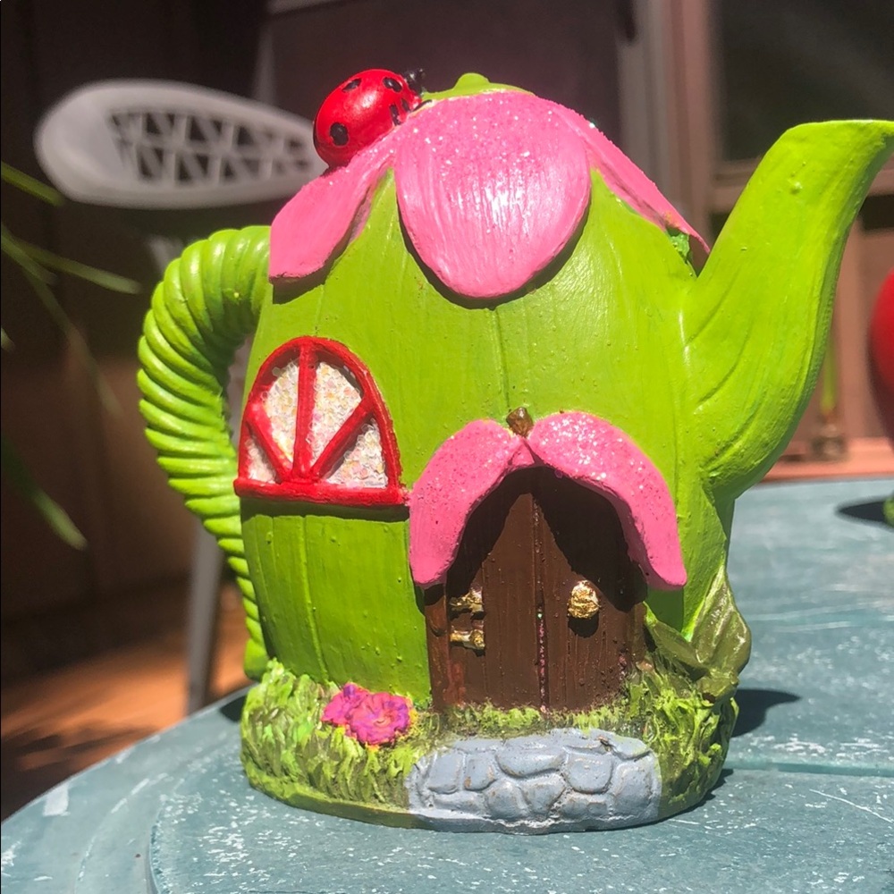 Whimsical Green Fairy Teapot House with Pink Accents 🐞